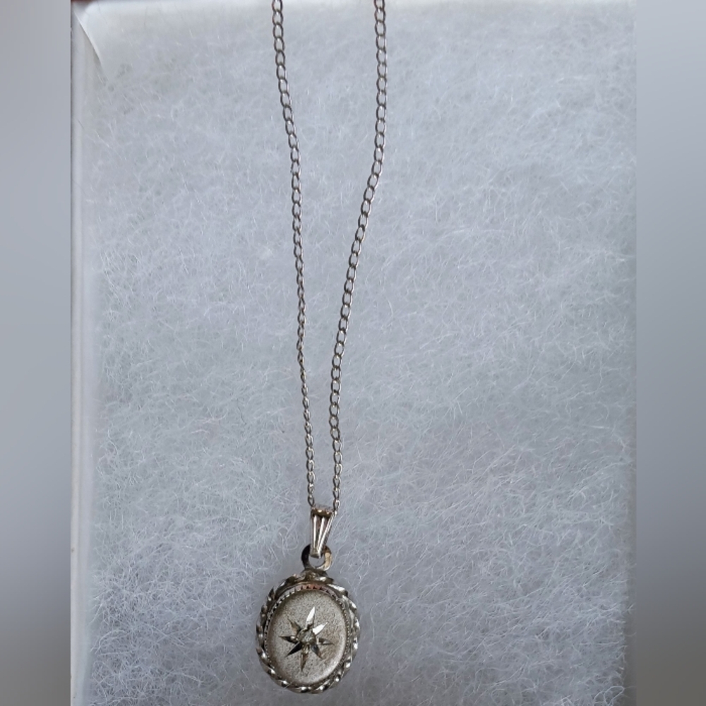 The Ozark Antiquarian Silver Chain & Oval Star Pendant Necklace 💯